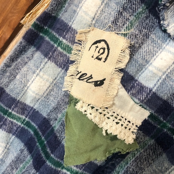 Top Flanel Shirt sleeveless and Upcycled - Picture 5 of 13